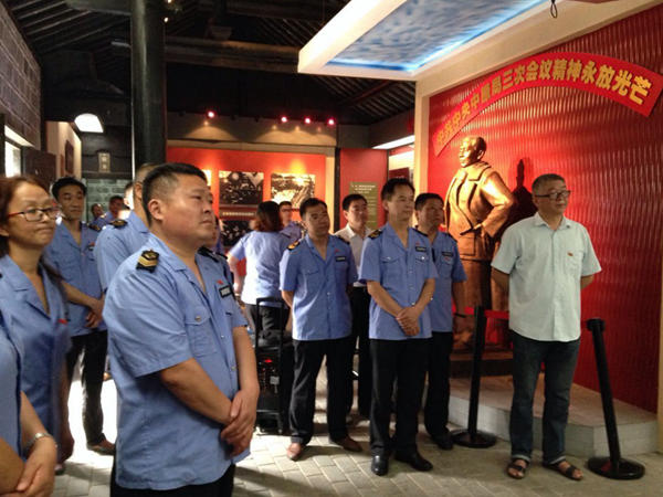 聽講解_副本.jpg 聽講解_副本.jpg