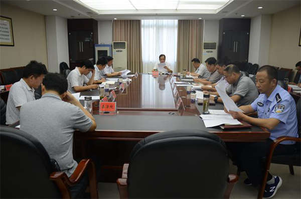 依法治縣領(lǐng)導(dǎo)小組會議_副本.jpg