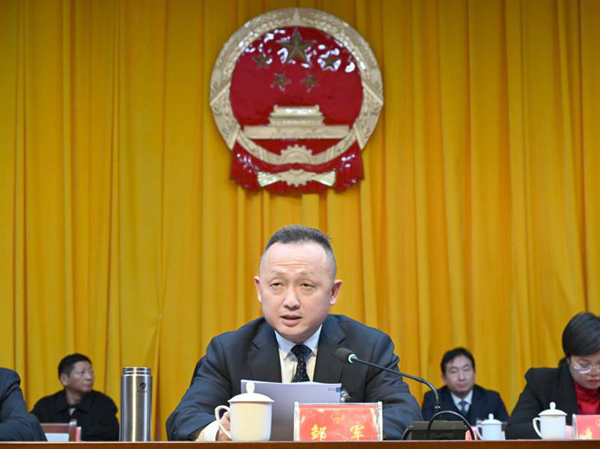 定遠縣第十七屆人民代表大會第三次會議勝利閉幕3.jpg